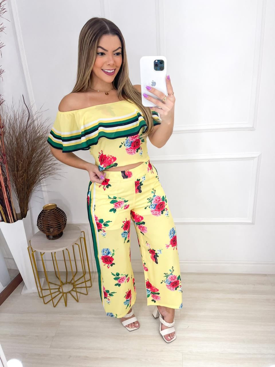 Conjunto cropped e calça estampada flores listra