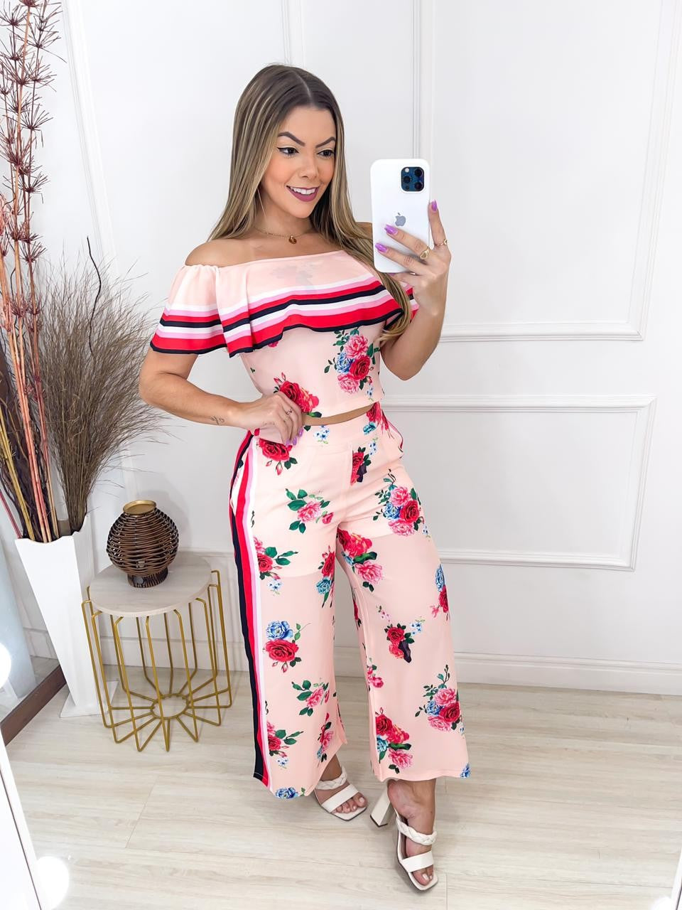 Conjunto cropped e calça estampada flores listra
