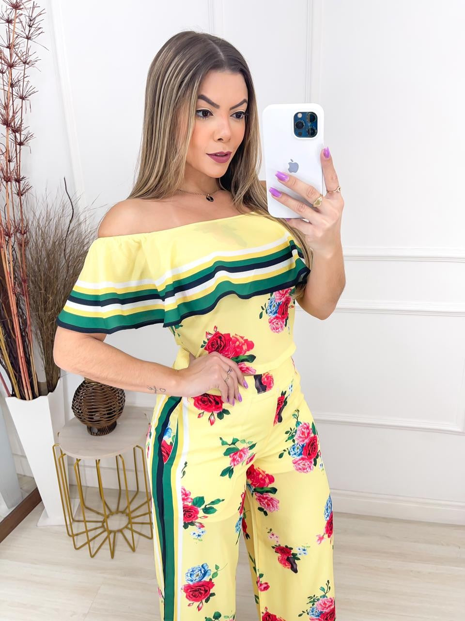 Conjunto cropped e calça estampada flores listra