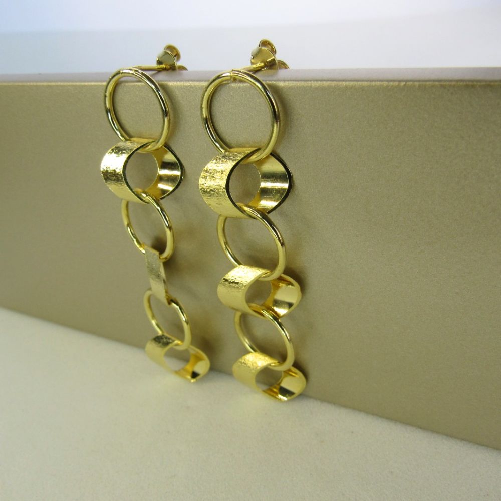 Brinco Grande de Círculos Interligados Banhado em Ouro 18k