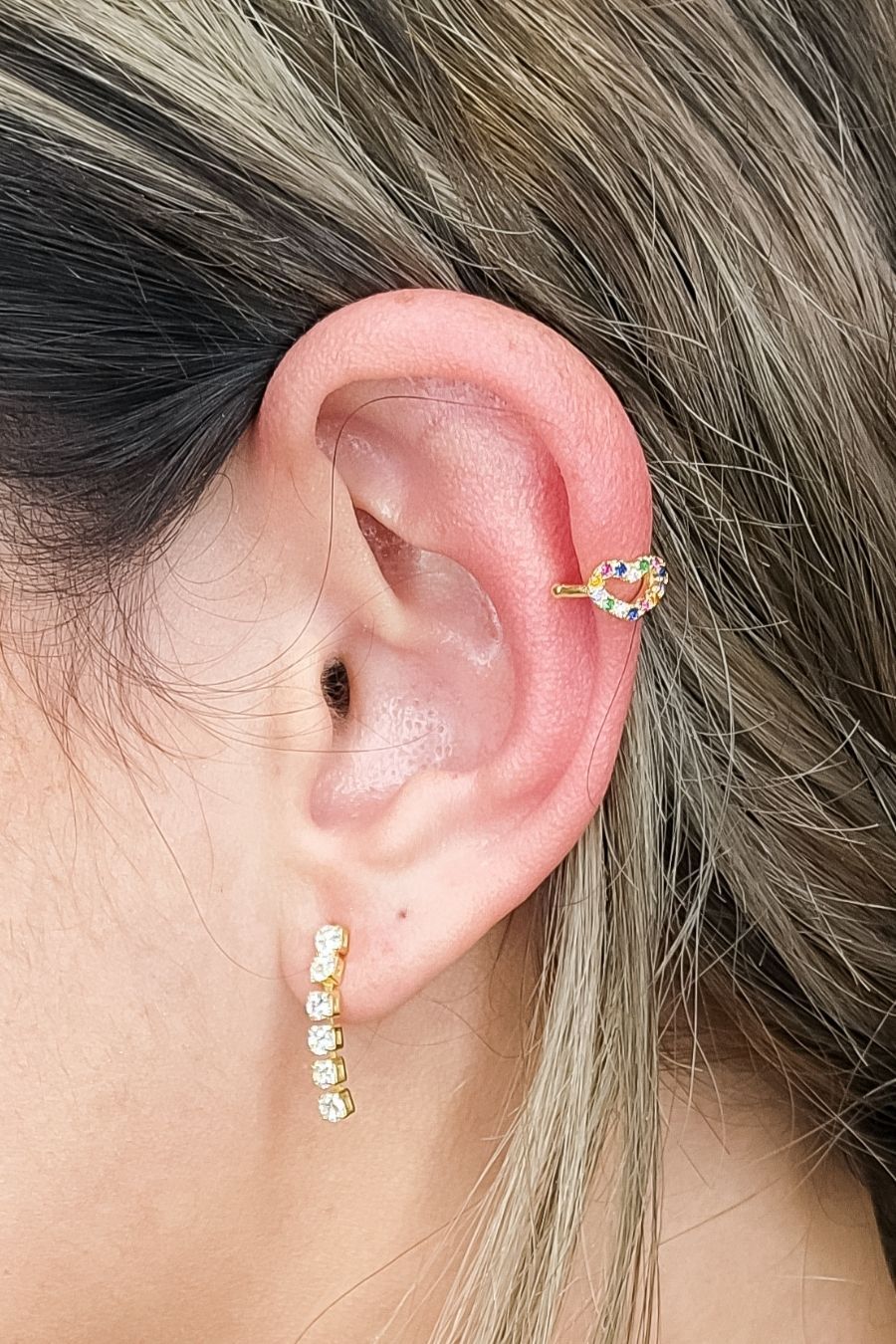 Piercing Fake Com Coração de Zircônias Coloridas Banhado em Ouro 18k